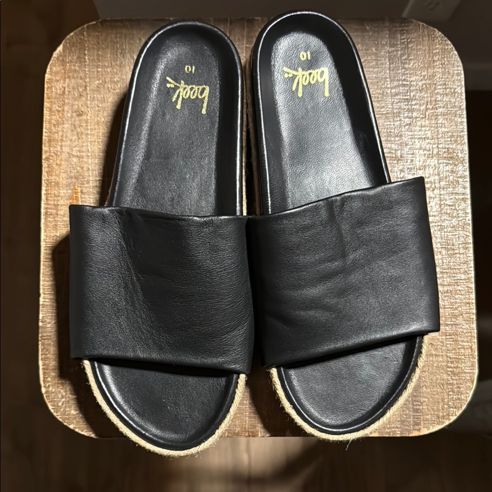 BRAND NEW - Pelican Jute Slide Sandal with Black Leather - Size 10 women’s